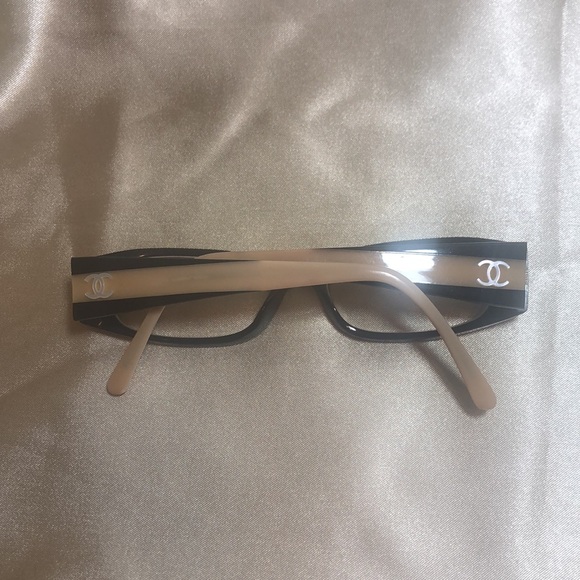 Chanel Small Prescribe Eyeglasses. - Picture 6 of 16